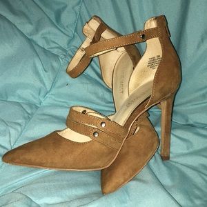 Nine West Tan Suede Size 5 Heels